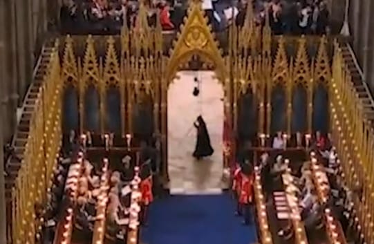 Tényleg a Kaszás járt a koronázáson? Válaszolt a Westminster-apátság