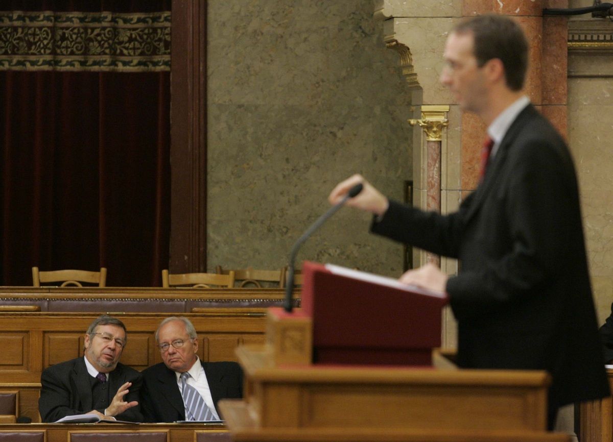 Oszkó azt mondja, 2009 nyarán szembesült a sukorói szerződéssel