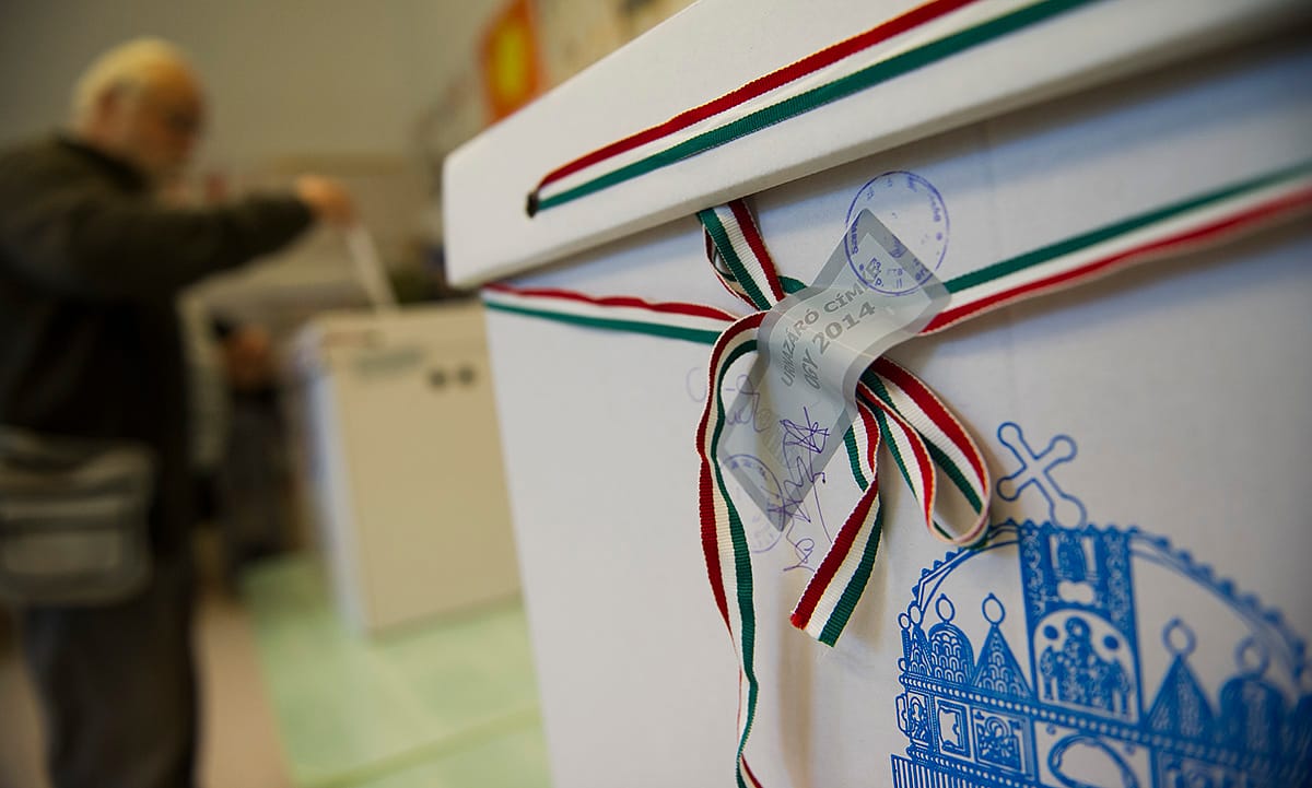 Egy hónappal a határidő lejárta előtt már több ezren jelentkeztek a külképviseleti szavazásra