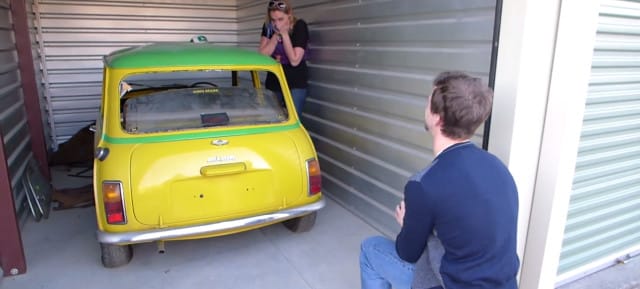Így kéri meg kedvese kezét egy igazi autómániás - videó