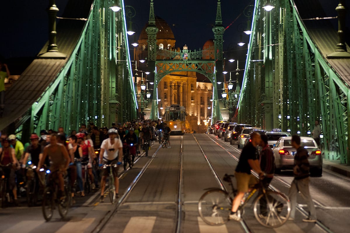 Kerékpárosok árasztják el vasárnap délután Budapestet