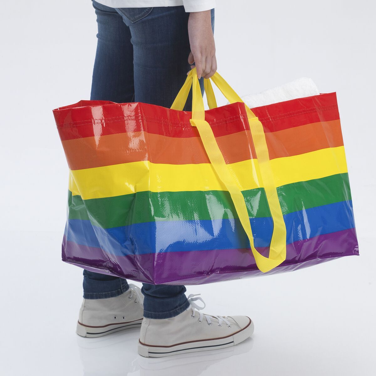 Ismét szivárványszínű termékekkel áll ki az IKEA a másság mellett