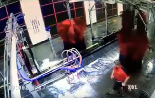Cukin becézik a korrupciós botrányt, ami elmoshatja egy ország politikai elitjét