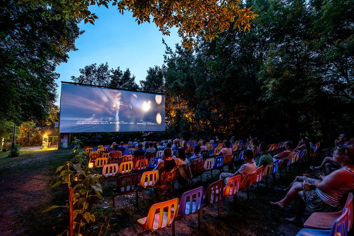 Nem szűnnek meg a szinkronizált filmek, csak több lesz az eredeti nyelven, felirattal nézhető film