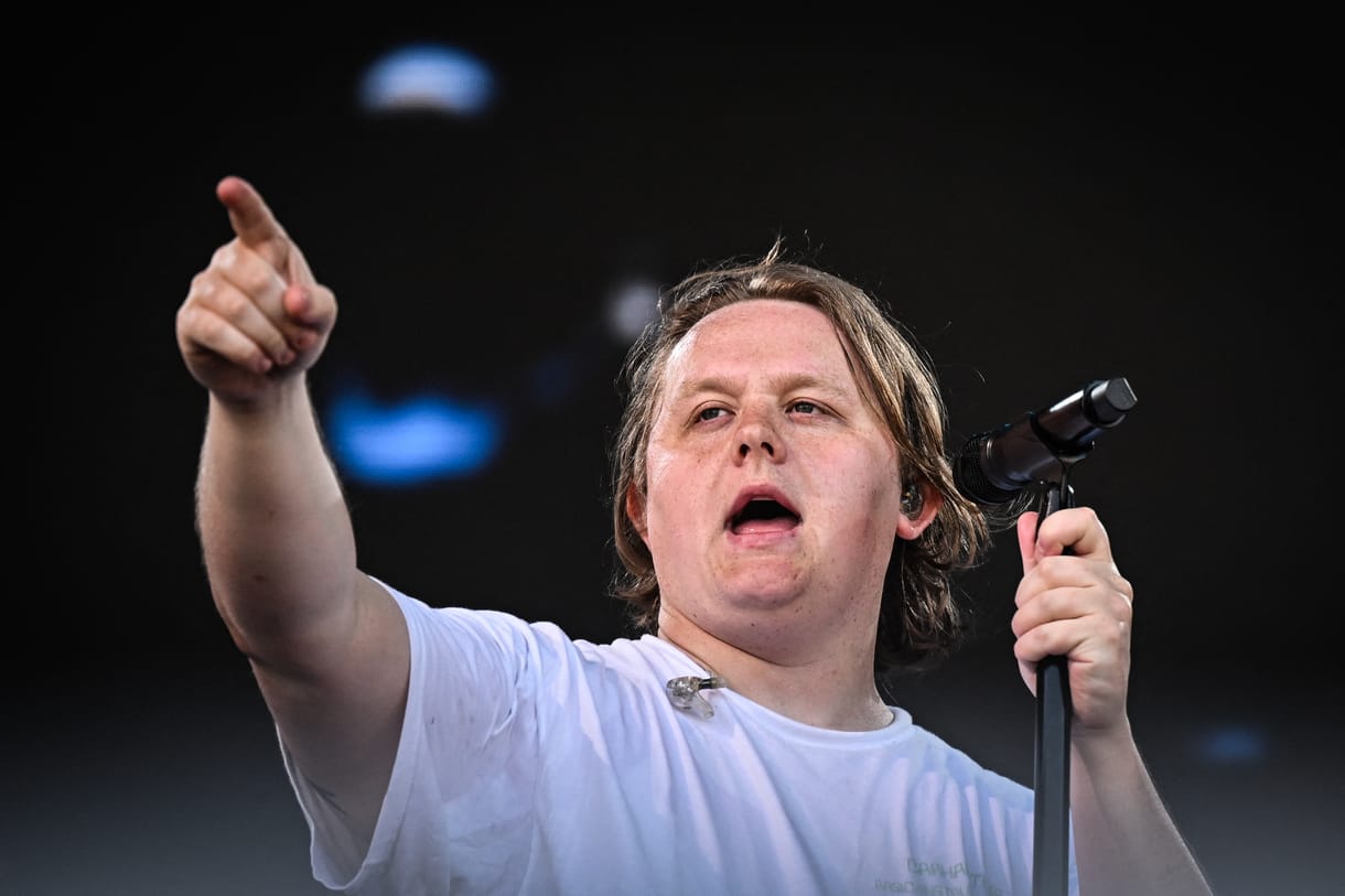 Lewis Capaldi lemondta összes meghirdetett koncertjét