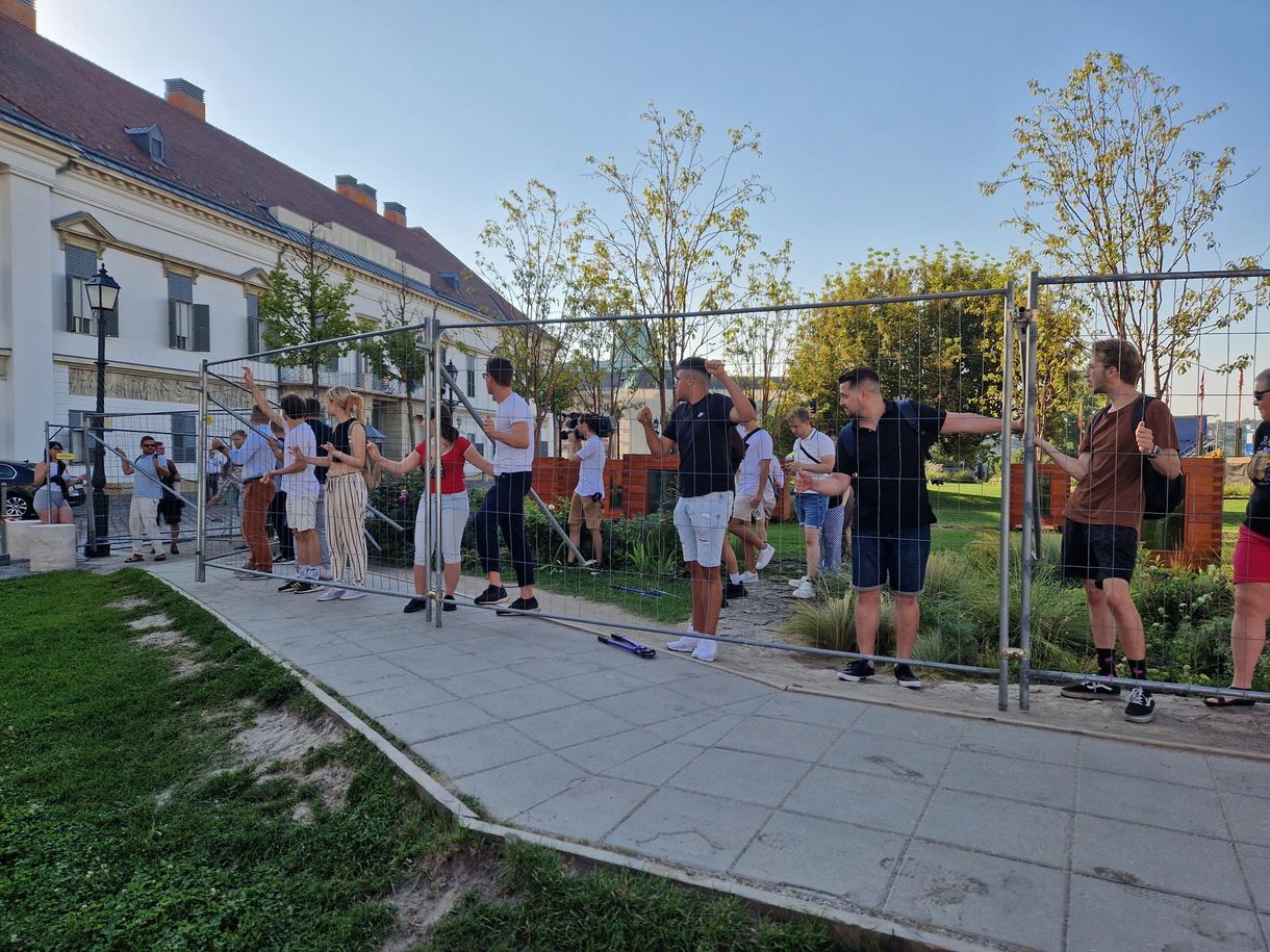 Eljárást indítottak momentumosok ellen kordonbontás miatt