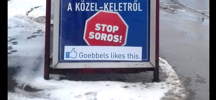 Meghekkeli a Stop Soros plakátokat a Kutyapárt