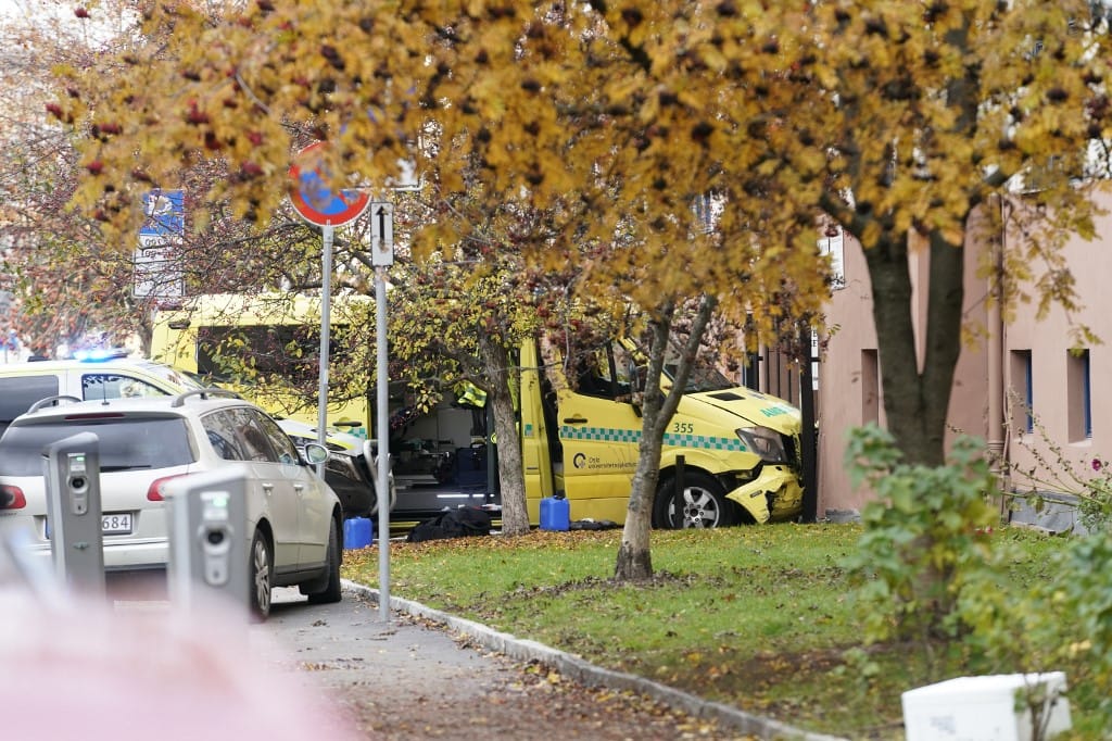Lopott mentőautóval kezdett ámokfutásba és gázolt el gyalogosokat egy férfi Oslóban