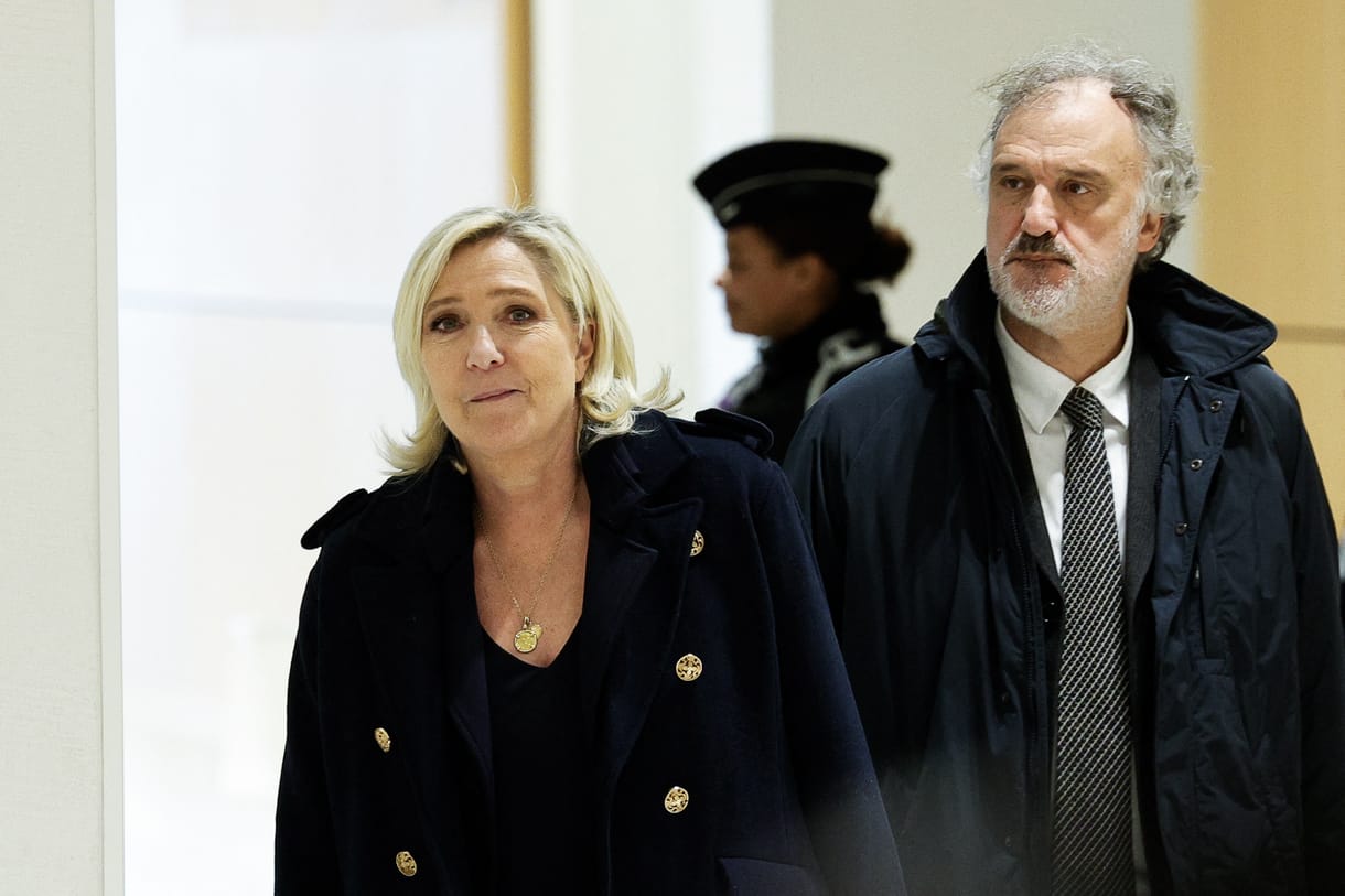 Öt évre börtönbe küldenék Marine Le Pent