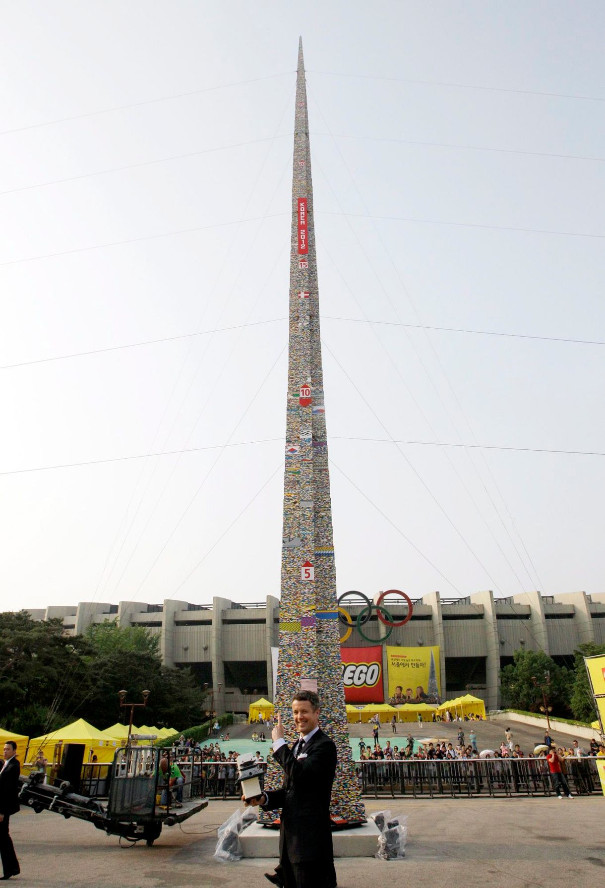 Elkészült a világ legmagasabb Lego-tornya - fotó