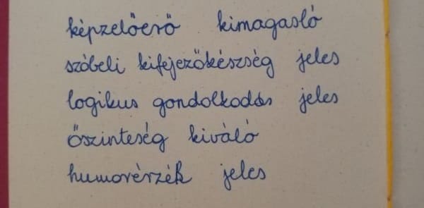 Egy bizonyítvány, amiben a gyerek humorérzékét is értékelik