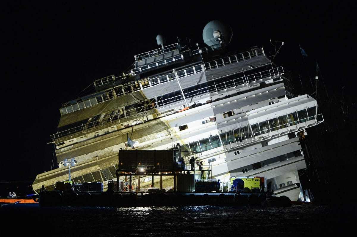 Minden készen áll a Costa Concordia hajóroncsának vízre emelésére
