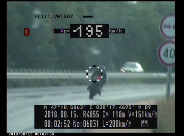 Egy motoros lehet a magyar gyorshajtási rekorder: 40-es táblánál ment 195 km/h-val
