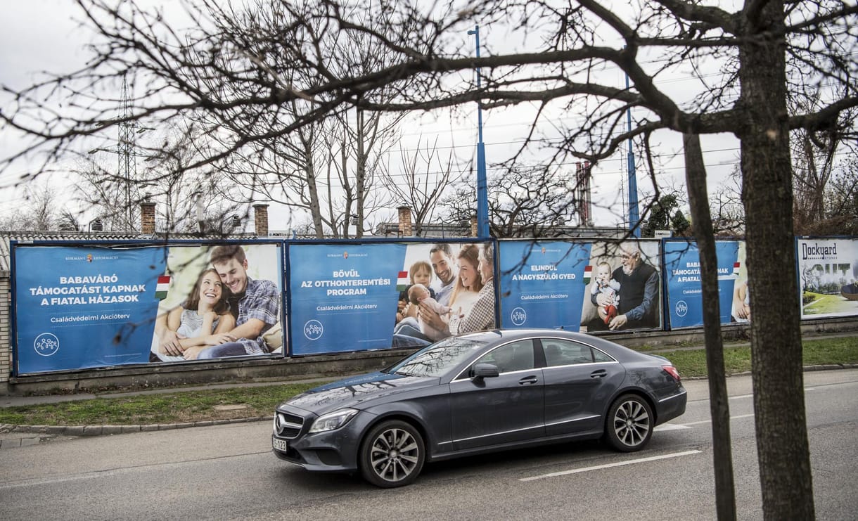 Napi 100 milliót költ eddig 2019-ben a kormány tájékoztató kampányra