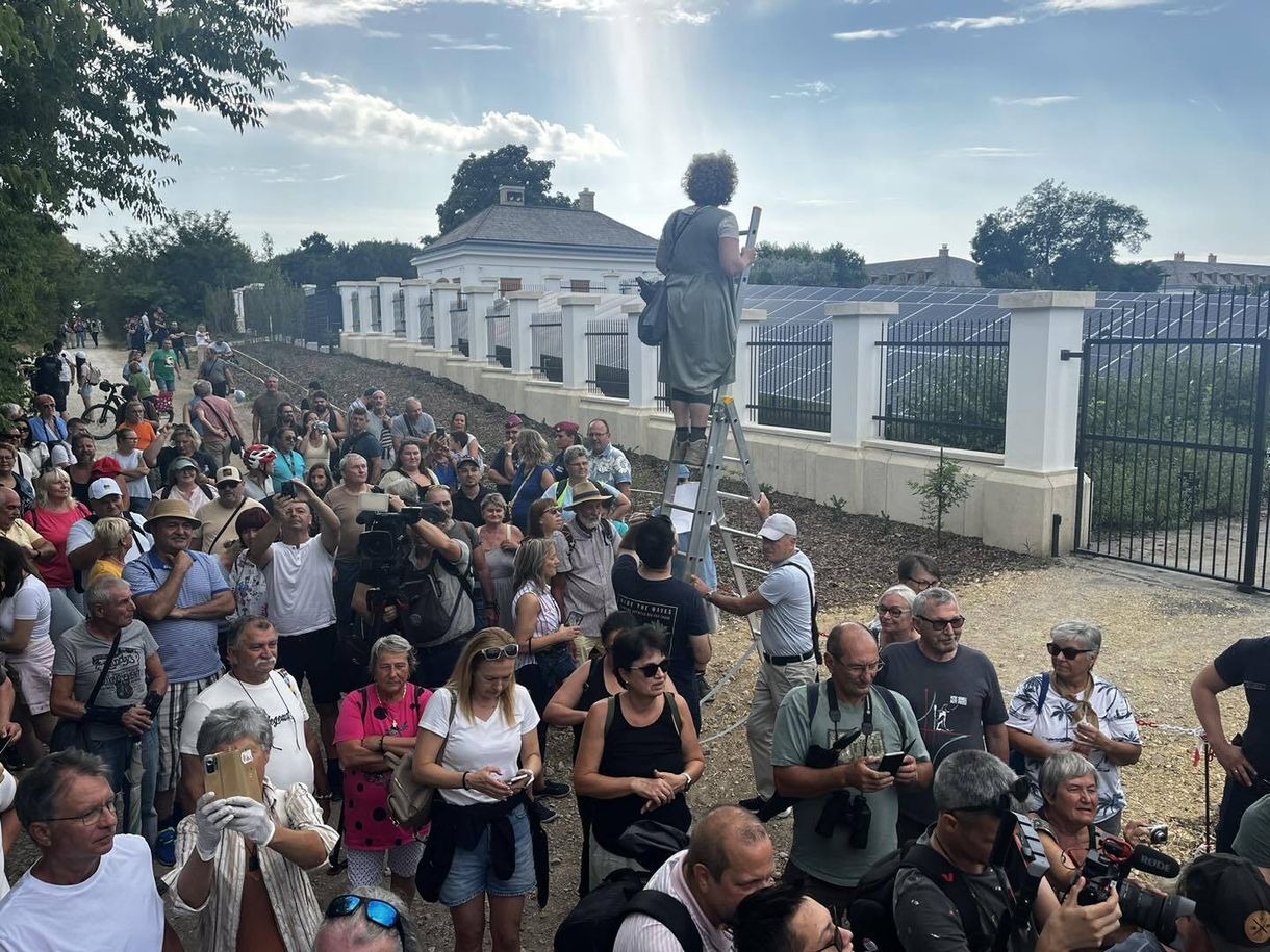 „Mobil kilátóval” készültek Hadházyék a hatvanpusztai tüntetésre