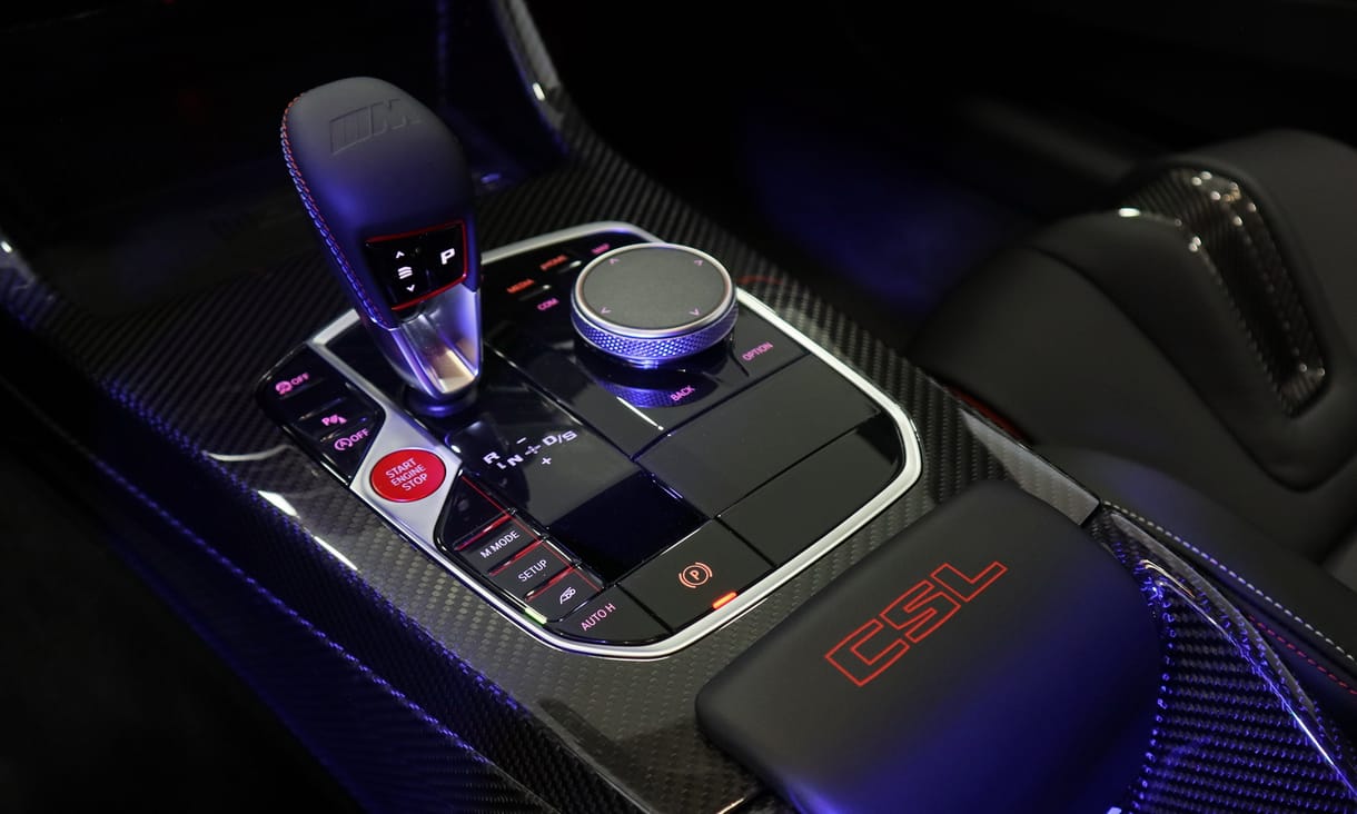 Egy BMW M4-essel csapódott árokba egy sofőr Pátynál