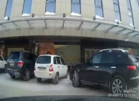 Videó: az ember már nem is bénázhat nyugodtan, valaki biztos kiposztolja