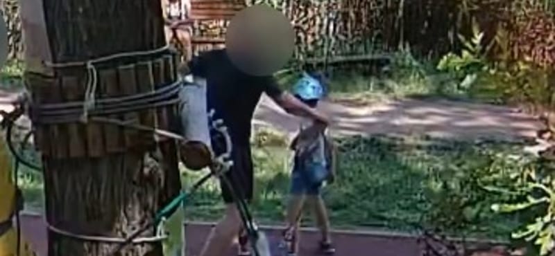Tárgyalással folytatódik a karateedző ügye, aki felrúgott egy kisfiút egy nyári táborban
