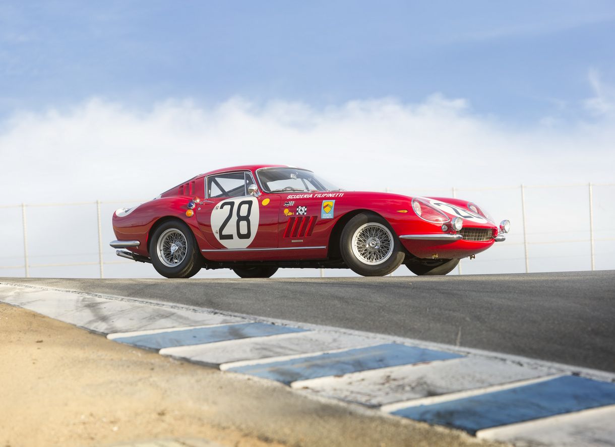 Két és fél milliárdot fizettek ezért a veterán Ferrari versenyautóért