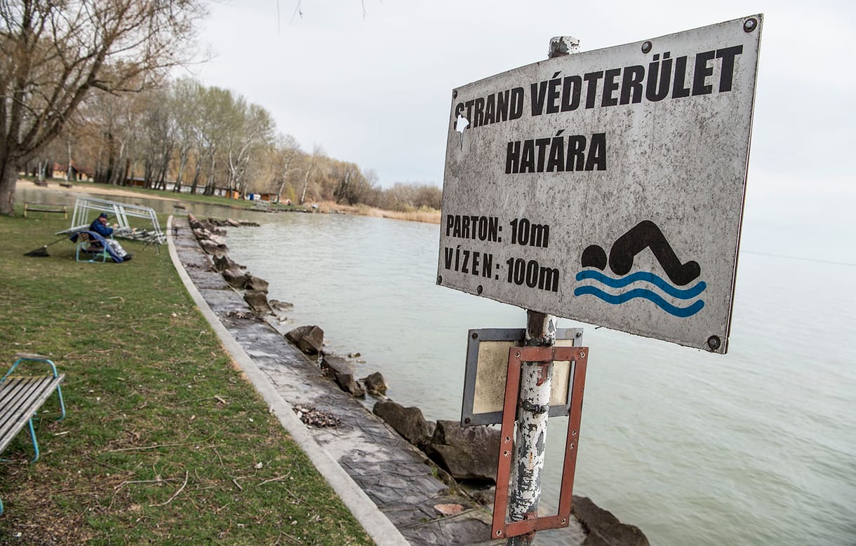 Rengetegen voltak a hétvégén a Velencei-tónál, most azt kérik, inkább ne nyissanak ki a büfék