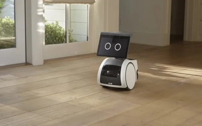 Házi robotot készített az Amazon – itt a kamerával járőröző Astro