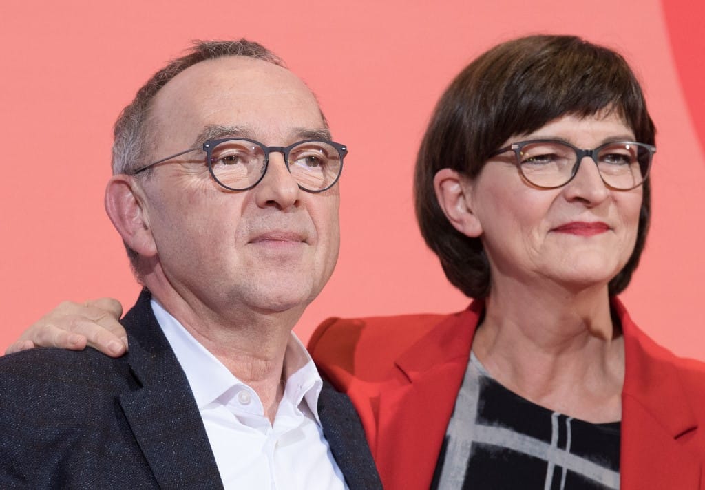 A nagykoalíció bírálói nyerték a német szociáldemokraták elnökjelölő pártszavazását