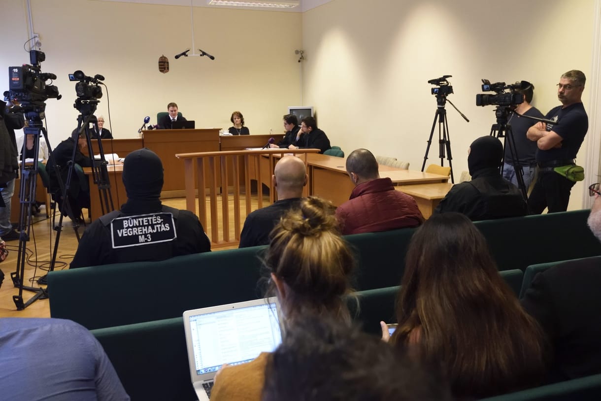Videófelvételek szerint nem Ahmed H. tüzelte a röszkei tömeget
