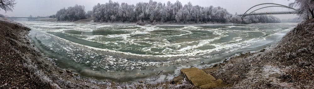 Félelmetesen gyönyörű a befagyott Tisza – fotó