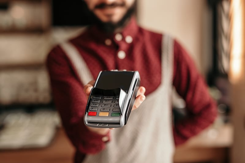 A Mastercard bevezeti az arccal fizetést