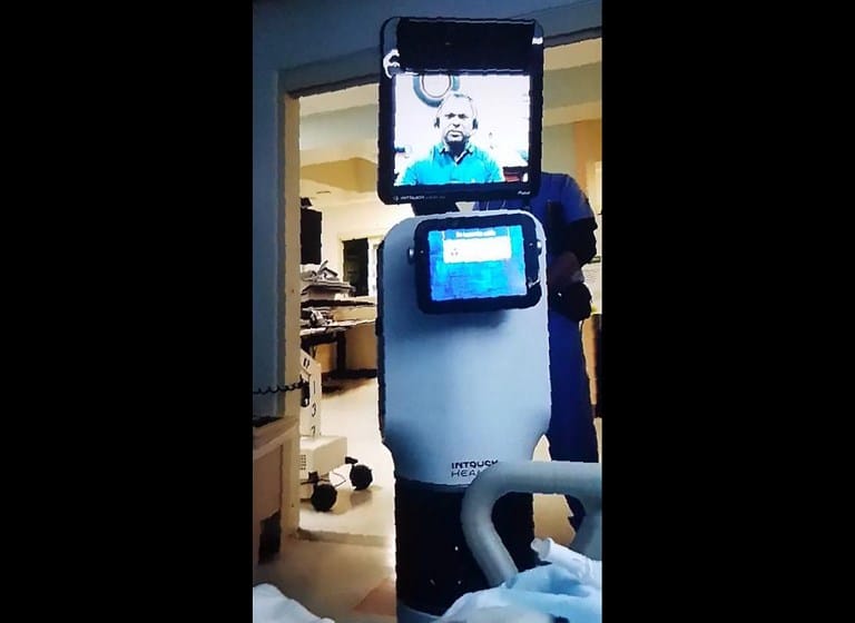 Robotot küldött maga helyett az orvos, hogy tudassa a betegével: a páciens haldoklik