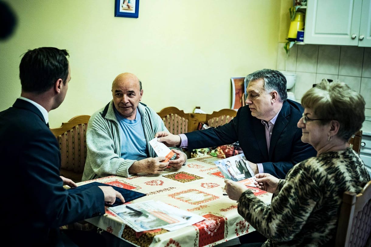 A Kubatov-listára gyűjtött aláírásokat Orbán Viktor mai videójában