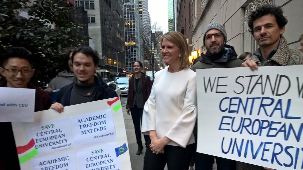 Colleen Bell is beállt a CEU-ért tüntetők közé