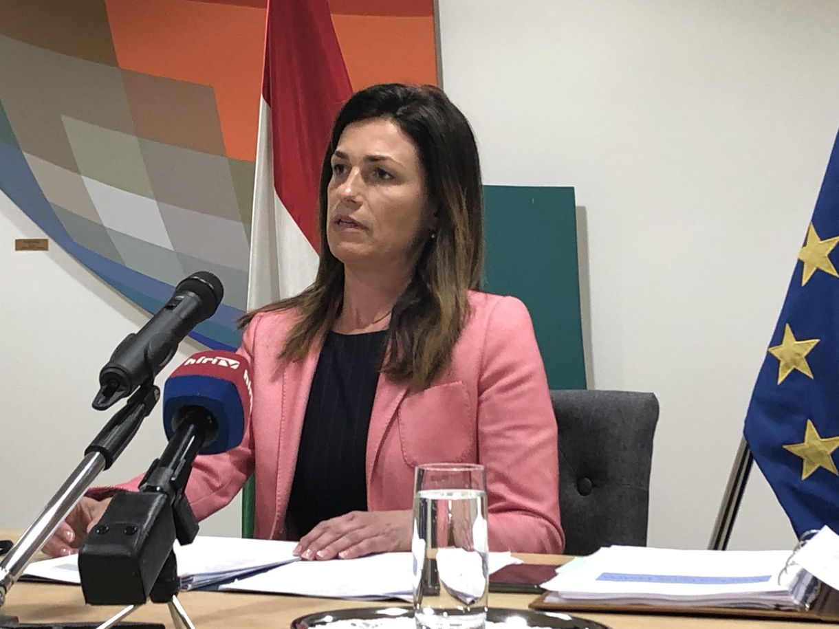Másfél millió forintos órát kapott ajándékba Varga Judit