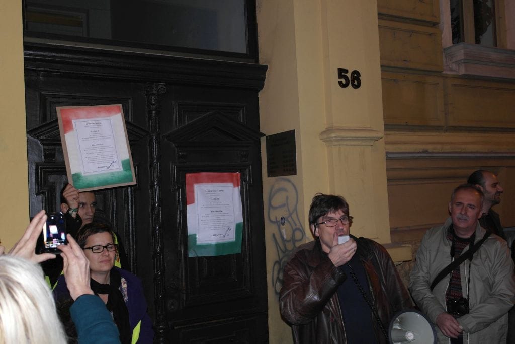 Pécsett is tüntetők követelték a kitiltási botrányban érintettek lemondását