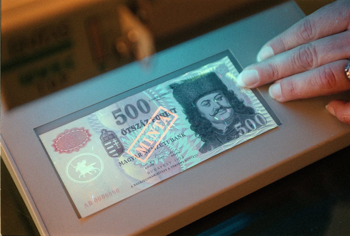 Megfagyott a forint árfolyama