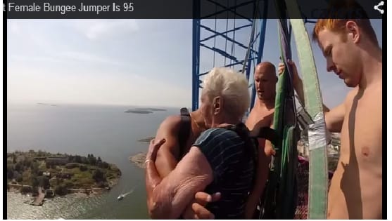 Videó: 95 éves néni vállalta élete első bungee jumpingját