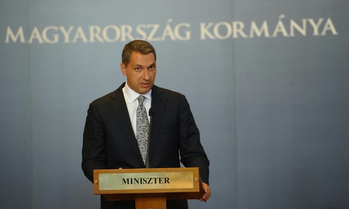 Szijjártó marad a külügyminiszter, Lázár már 600 ezer menekültre számít
