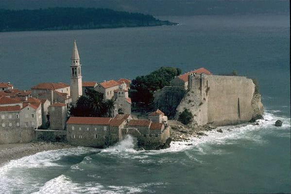 Most érdemes nyaralót venni Montenegróban