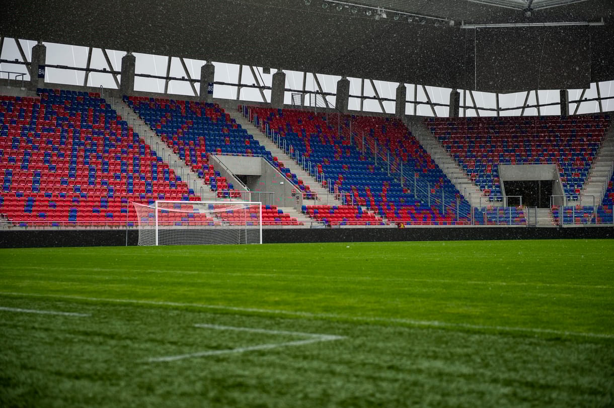 Már a stadionok is zárnak – az AFP riportot közölt az energiaválság sújtotta, Brüsszelt hibáztató Magyarországról