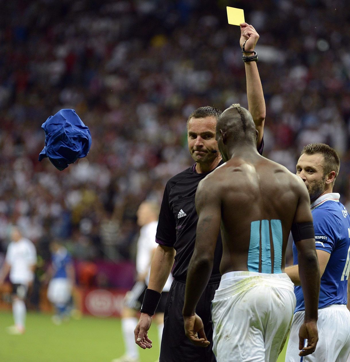 Balotelli anyuka nem szereti sírni látni kisfiát + videó