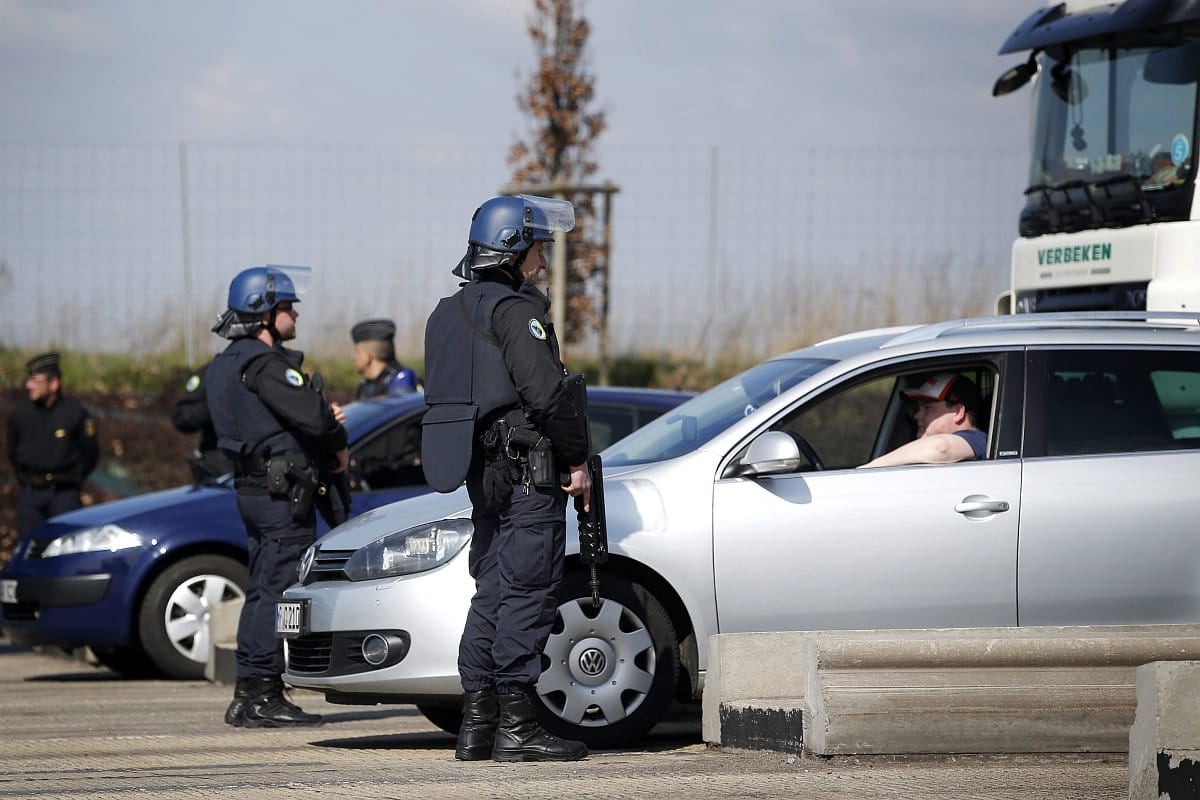 Szórakozott a fegyverével, agyonlőtte társát egy francia rendőr