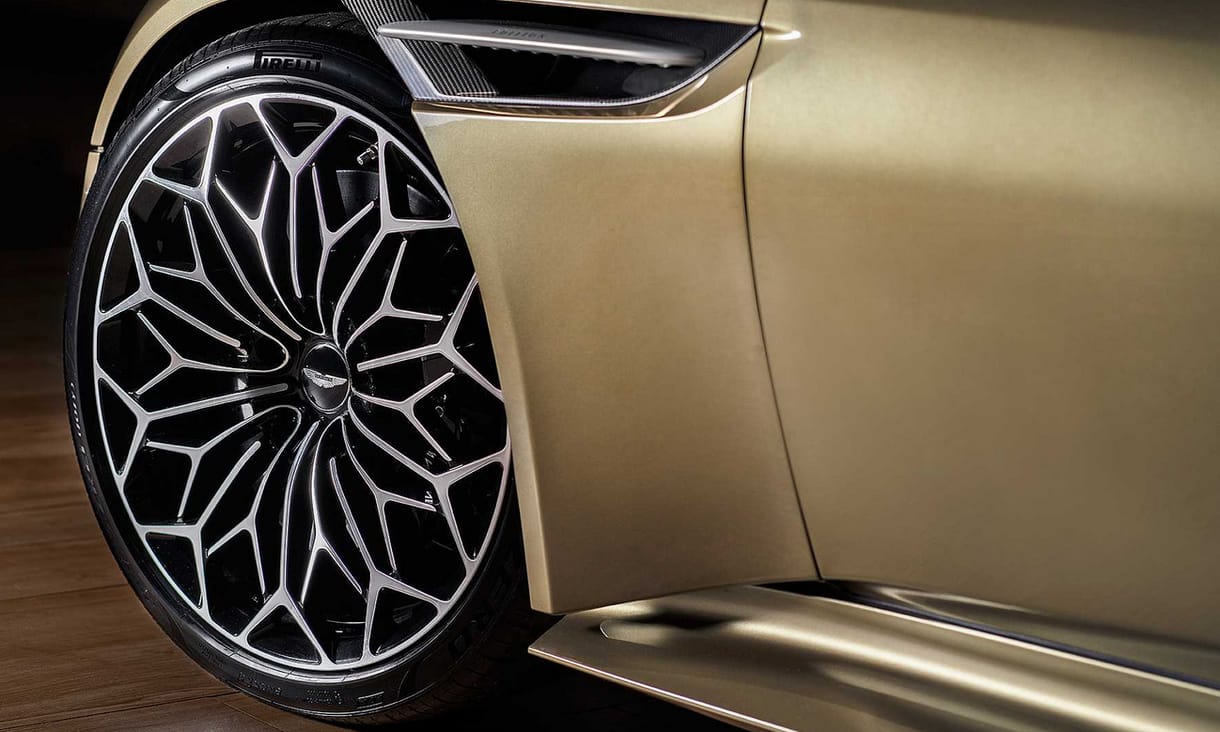 Stílus kimaxolva: csodaszép lett a James Bond-szériás új Aston Martin