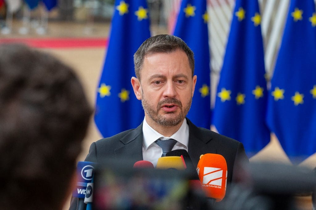 Míg Magyarországon fel sem merül, Szlovákiában 500 eurós egyszeri támogatást kapnak a tanárok és a közalkalmazottak