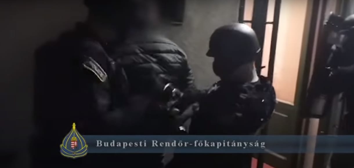 Letartóztattak egy férfit, miután a gyanú szerint eltörte a prostitúcióra kényszerített barátnője kezét