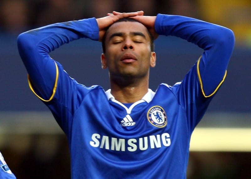 Ashley Cole puskával lőtt meg egy fiatalt