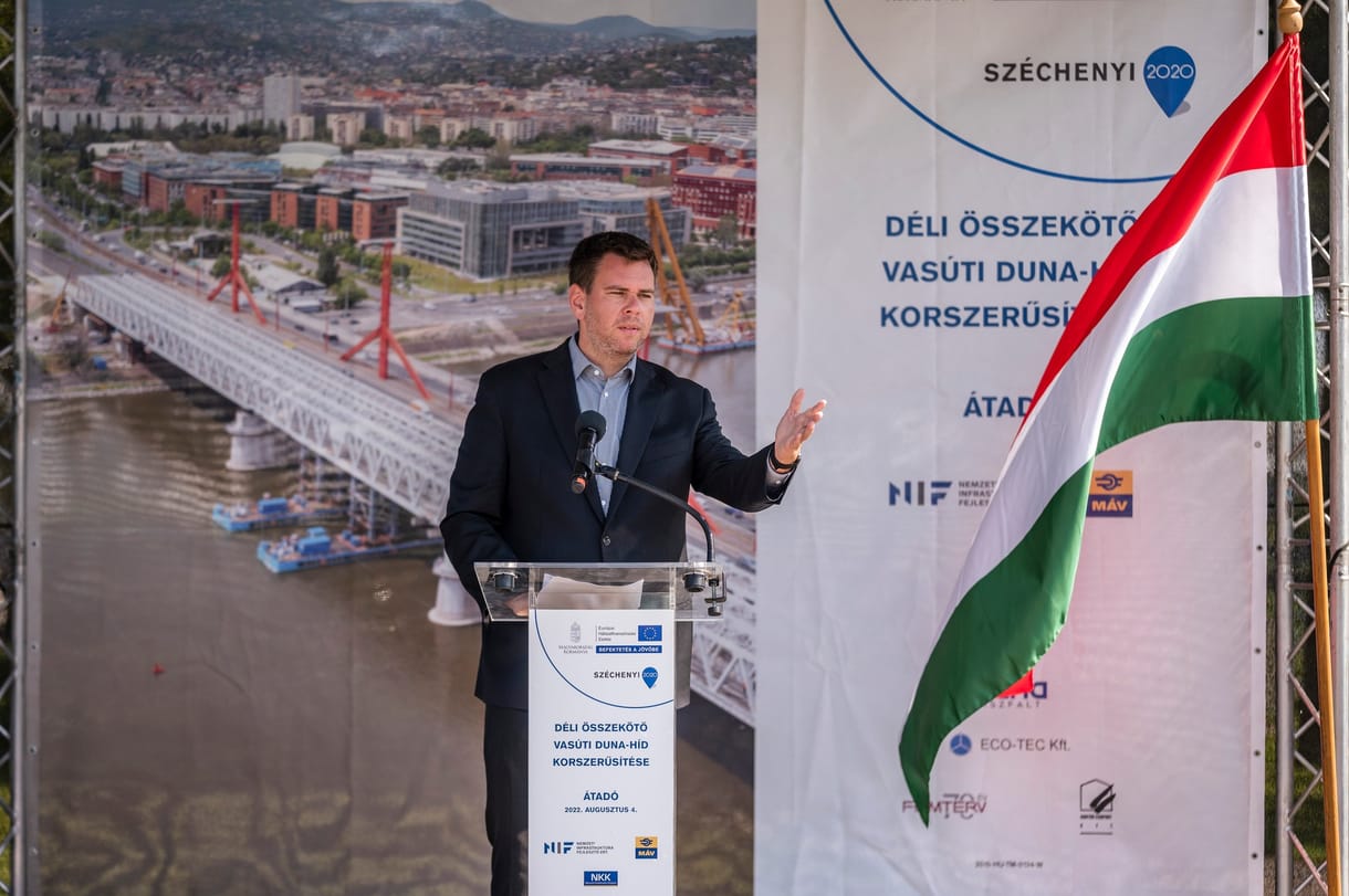 Vitézy: Nálunk van ársapka az üzemanyagra, ezért nincs szükség a 9 eurós bérletre, de azért figyelemmel követjük a német példát