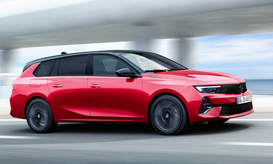 Magyarországra érkezett az elektromos Opel Astra kombi