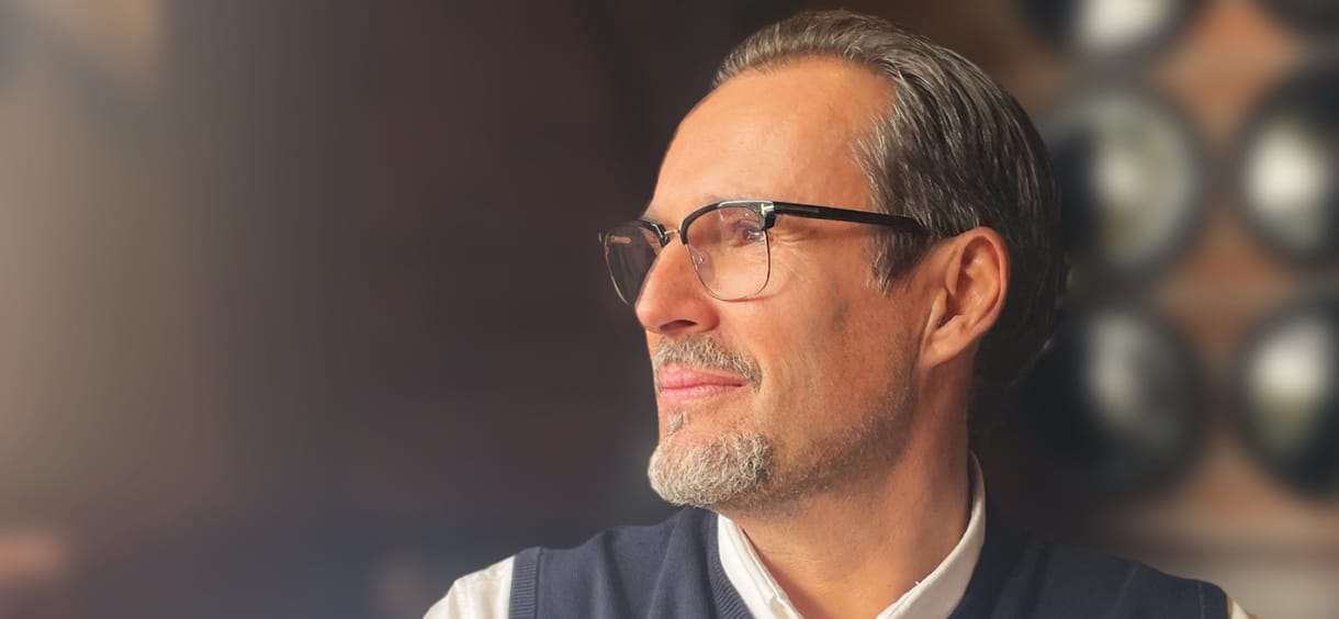 Buda László pszichoterapeuta: A Fekete pont  mellbevágó, felháborító, elszomorító, ugyanakkor röhejes kórkép