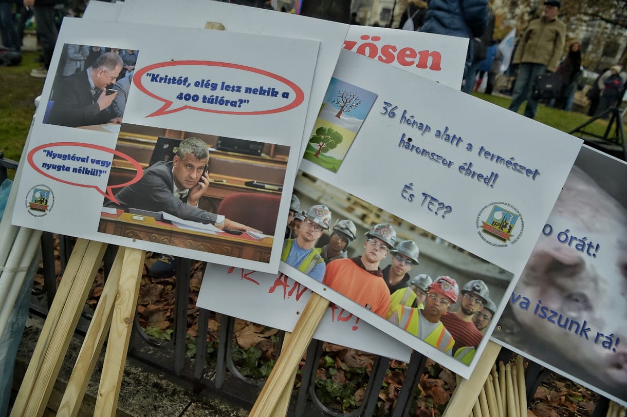 TASZ: Álságosan akadályozza a kormány a tüntetést