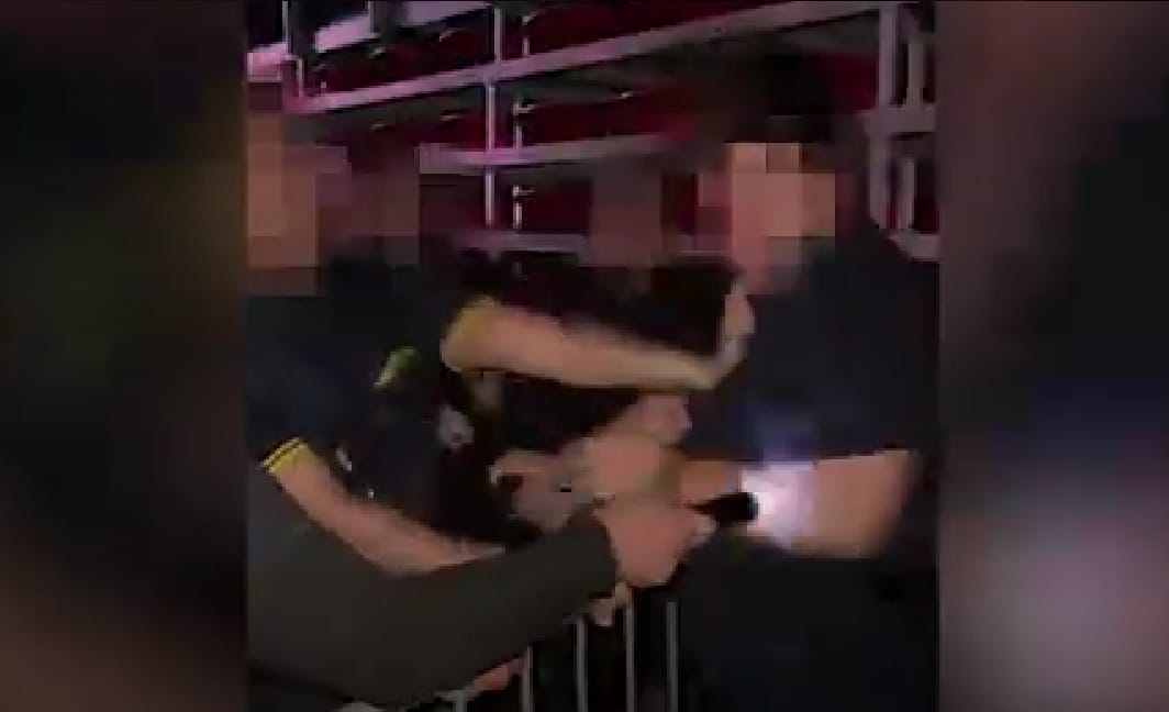 Sokkolót használt egy valtonos biztonsági őr Krúbi arénás koncertjén